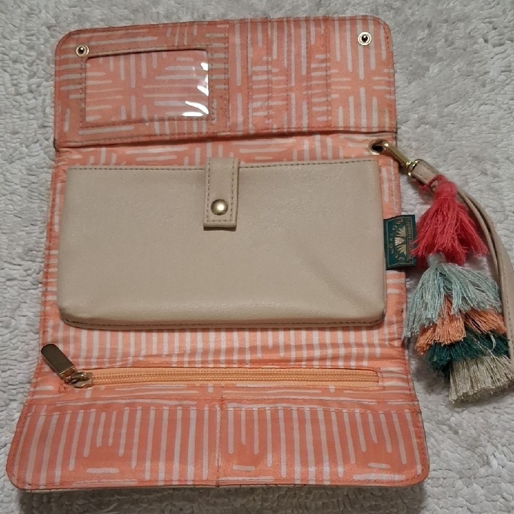 Chic Beige Clutch With Tassel — image 4 of 7